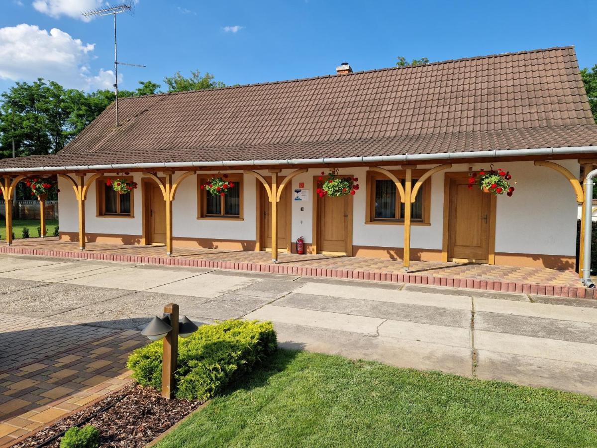 Csalanosi Vendeghaz Hotel Кескемет Екстериор снимка