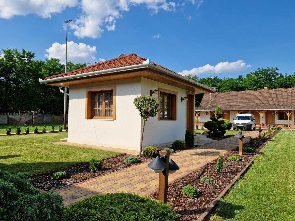 Csalanosi Vendeghaz Hotel Кескемет Екстериор снимка