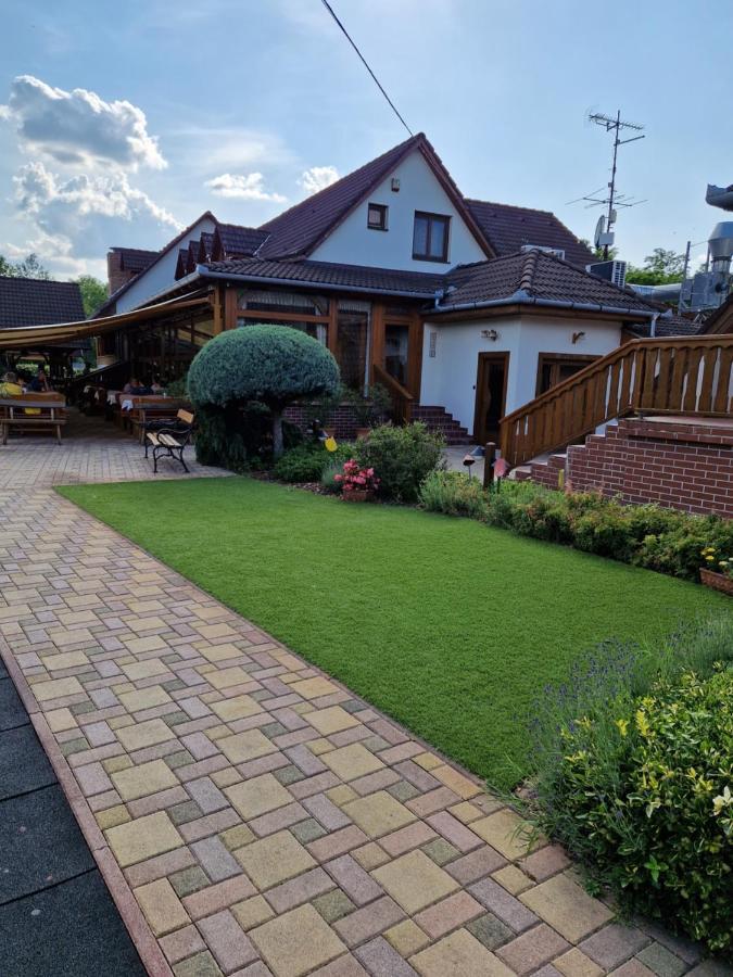 Csalanosi Vendeghaz Hotel Кескемет Екстериор снимка